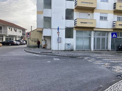 Loja / Viabilidade Apartamento / Marinha Grande