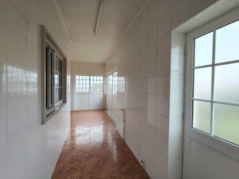 Moradia T3 + 2 / Garagem ampla/ Terraços / varandas/ Meirinhas / Pombal