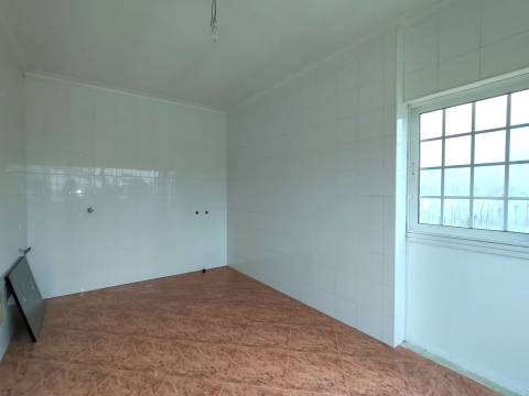 Moradia T3 + 2 / Garagem ampla/ Terraços / varandas/ Meirinhas / Pombal