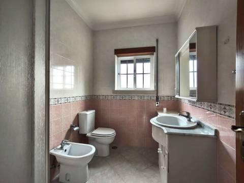 Moradia T3 + 2 / Garagem ampla/ Terraços / varandas/ Meirinhas / Pombal