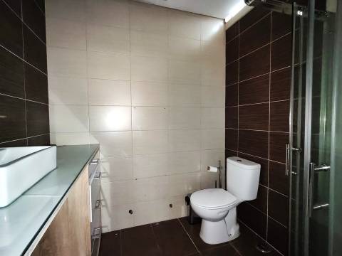Moradia T3 + 2 / Garagem ampla/ Terraços / varandas/ Meirinhas / Pombal