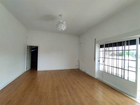 Moradia T3 + 2 / Garagem ampla/ Terraços / varandas/ Meirinhas / Pombal