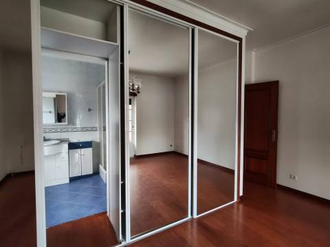 Moradia T3 + 2 / Garagem ampla/ Terraços / varandas/ Meirinhas / Pombal