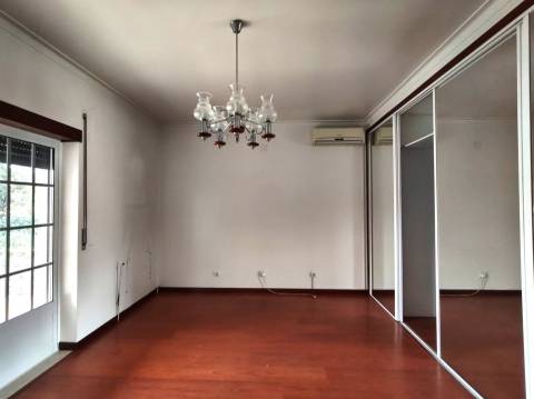 Moradia T3 + 2 / Garagem ampla/ Terraços / varandas/ Meirinhas / Pombal