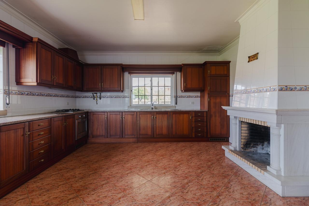 Moradia T3 + 2 / Garagem ampla/ Terraços / varandas/ Meirinhas / Pombal