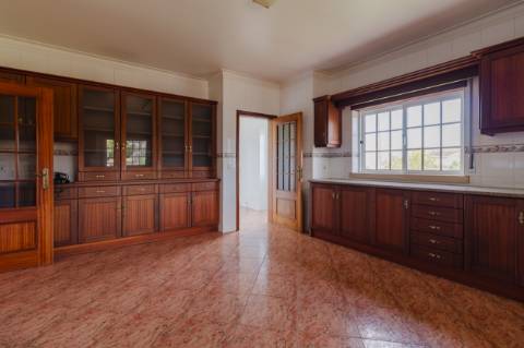 Moradia T3 + 2 / Garagem ampla/ Terraços / varandas/ Meirinhas / Pombal