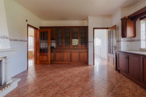 Moradia T3 + 2 / Garagem ampla/ Terraços / varandas/ Meirinhas / Pombal