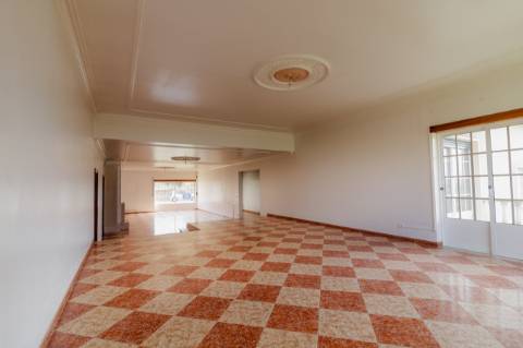 Moradia T3 + 2 / Garagem ampla/ Terraços / varandas/ Meirinhas / Pombal