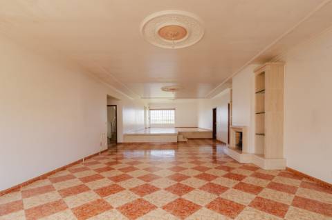 Moradia T3 + 2 / Garagem ampla/ Terraços / varandas/ Meirinhas / Pombal