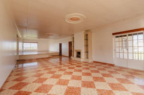 Moradia T3 + 2 / Garagem ampla/ Terraços / varandas/ Meirinhas / Pombal