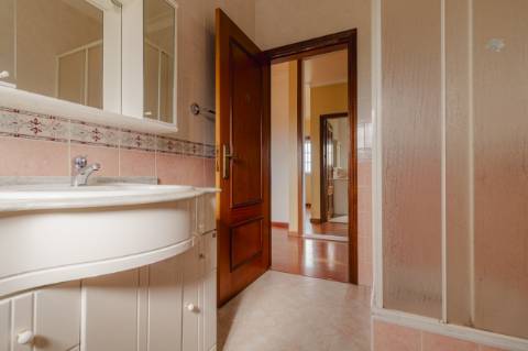 Moradia T3 + 2 / Garagem ampla/ Terraços / varandas/ Meirinhas / Pombal