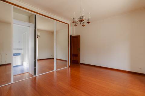 Moradia T3 + 2 / Garagem ampla/ Terraços / varandas/ Meirinhas / Pombal