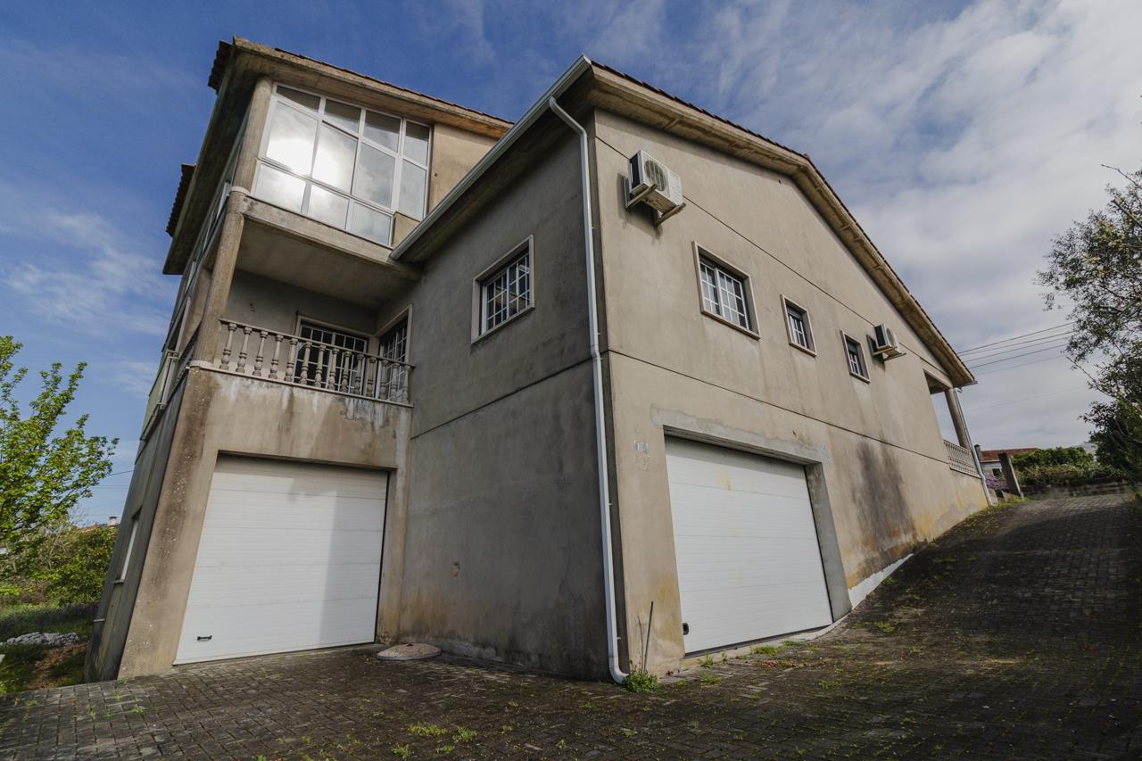 Moradia T3 + 2 / Garagem ampla/ Terraços / varandas/ Meirinhas / Pombal