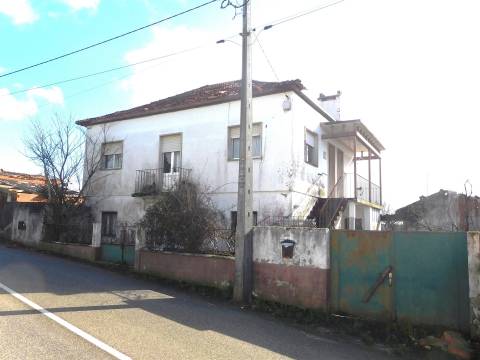 Moradia T3 / Isolada / Jardim / Terreno / Janardo / Leiria