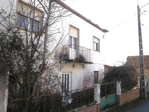 Moradia T3 / Isolada / Jardim / Terreno / Janardo / Leiria