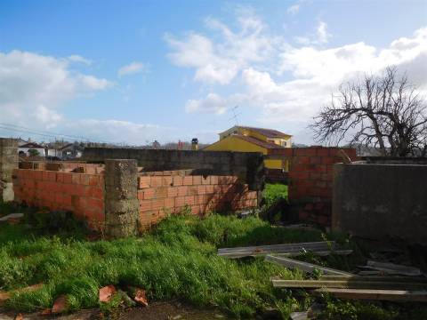 Moradia T3 / Isolada / Jardim / Terreno / Janardo / Leiria