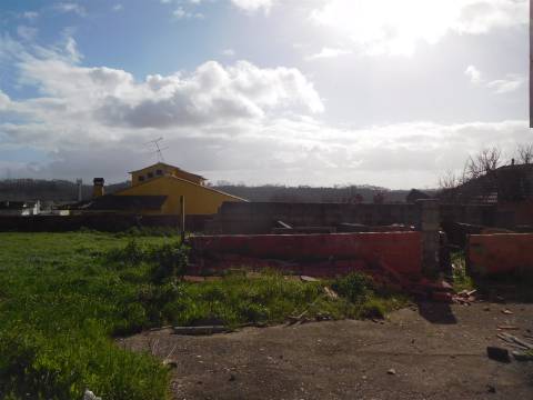 Moradia T3 / Isolada / Jardim / Terreno / Janardo / Leiria