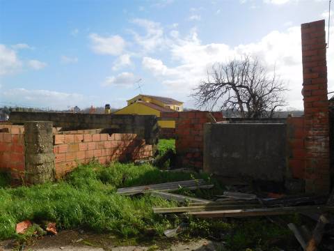 Moradia T3 / Isolada / Jardim / Terreno / Janardo / Leiria