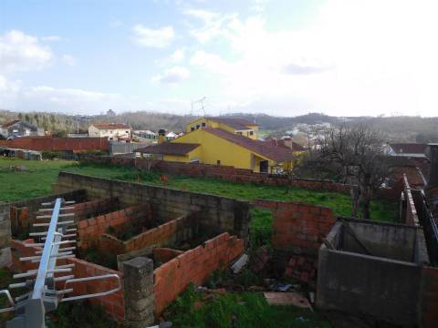 Moradia T3 / Isolada / Jardim / Terreno / Janardo / Leiria