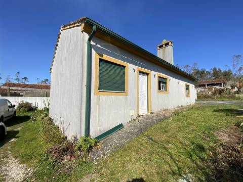 Arrendamento / Moradia T2 / Garagem / Terraço/ Terreno / Ortigosa / Leiria