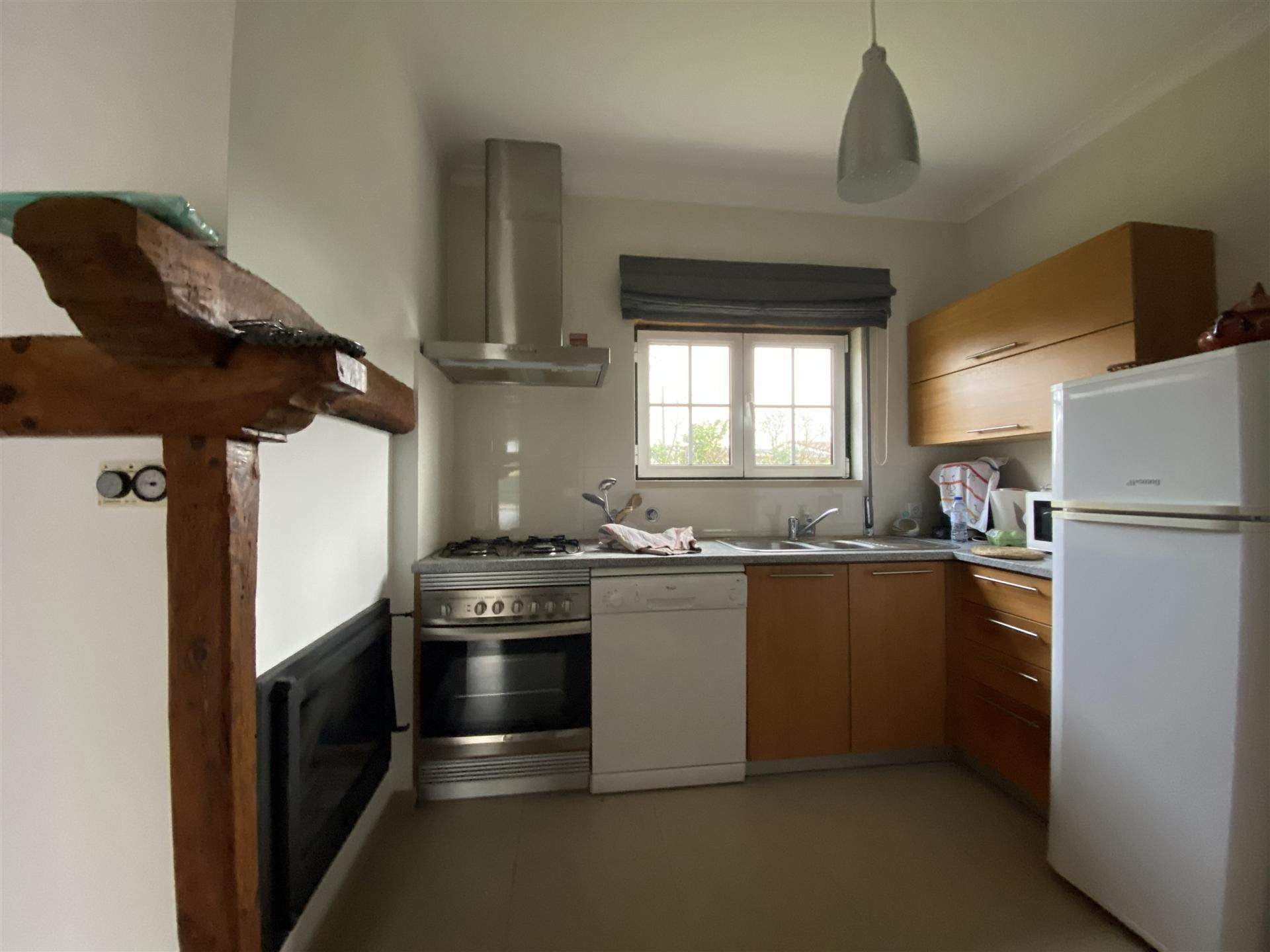 Arrendamento / Moradia T2 / Garagem / Terraço/ Terreno / Ortigosa / Leiria