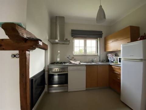 Arrendamento / Moradia T2 / Garagem / Terraço/ Terreno / Ortigosa / Leiria