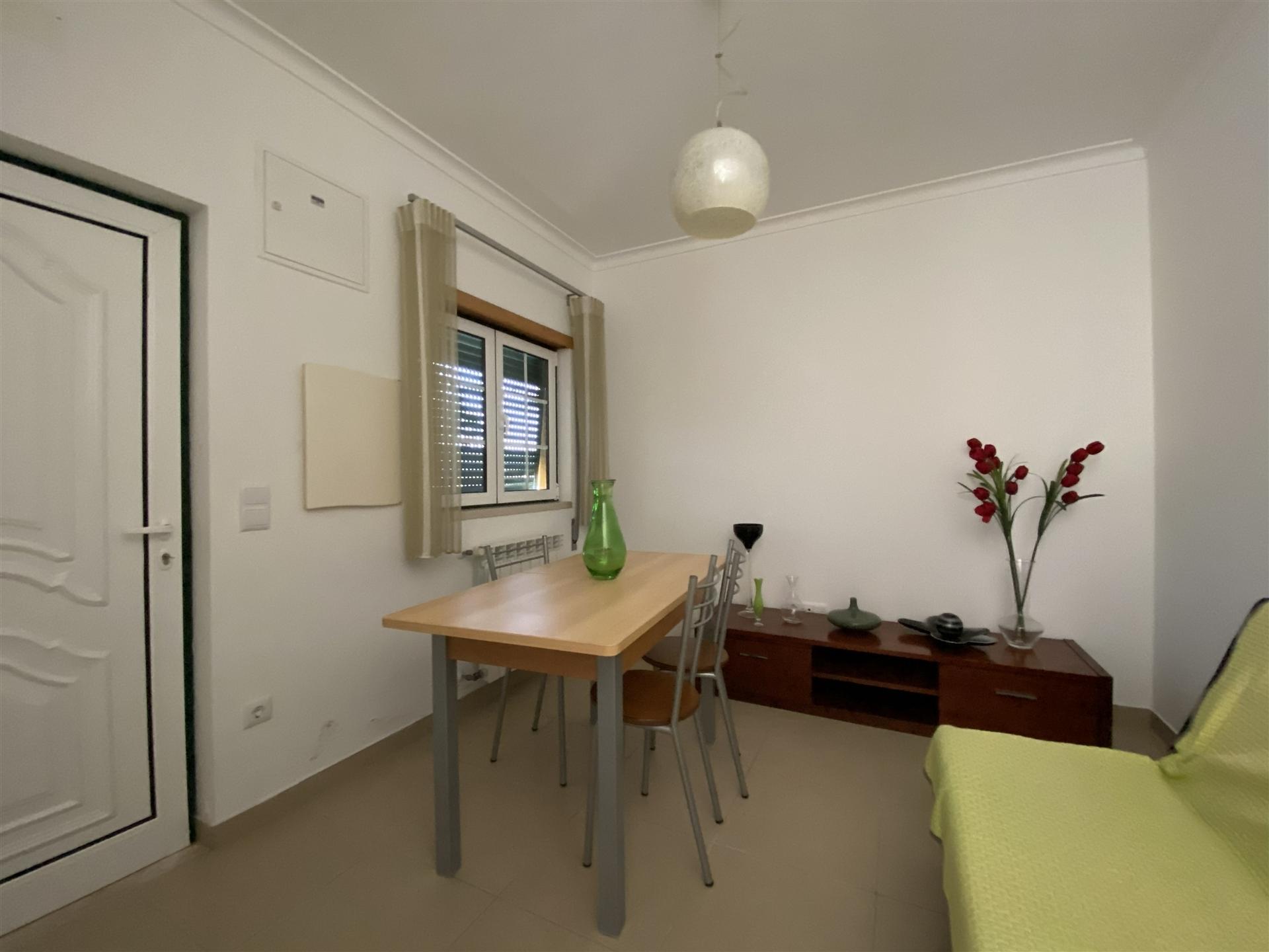 Arrendamento / Moradia T2 / Garagem / Terraço/ Terreno / Ortigosa / Leiria