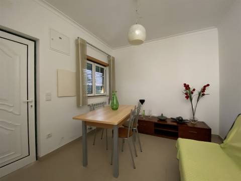 Arrendamento / Moradia T2 / Garagem / Terraço/ Terreno / Ortigosa / Leiria