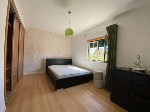 Arrendamento / Moradia T2 / Garagem / Terraço/ Terreno / Ortigosa / Leiria