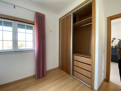 Arrendamento / Moradia T2 / Garagem / Terraço/ Terreno / Ortigosa / Leiria