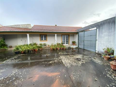 Arrendamento / Moradia T2 / Garagem / Terraço/ Terreno / Ortigosa / Leiria