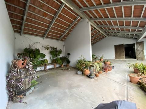 Arrendamento / Moradia T2 / Garagem / Terraço/ Terreno / Ortigosa / Leiria