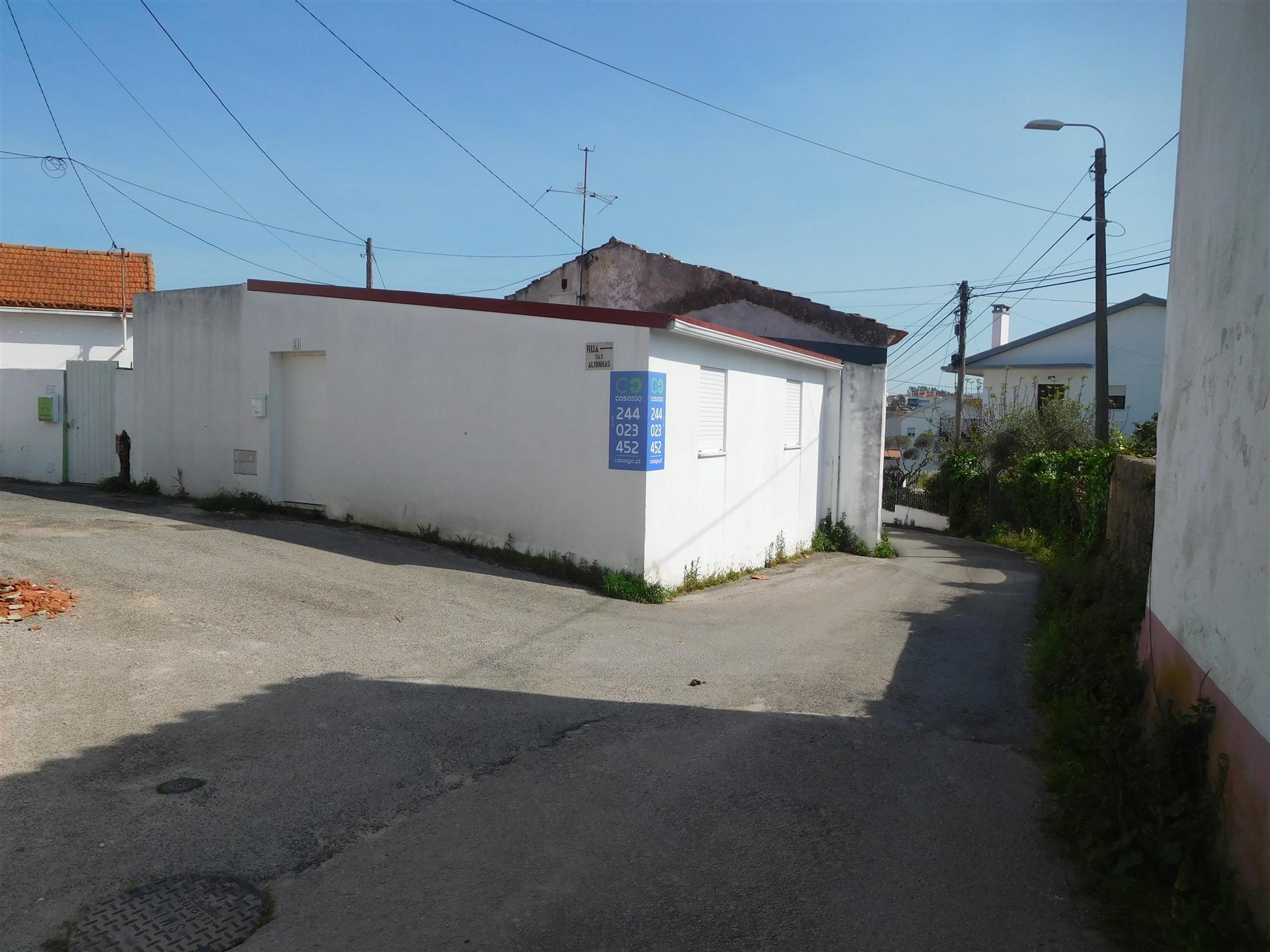 Moradia T3 / Restaurar / Marrazes / Leiria