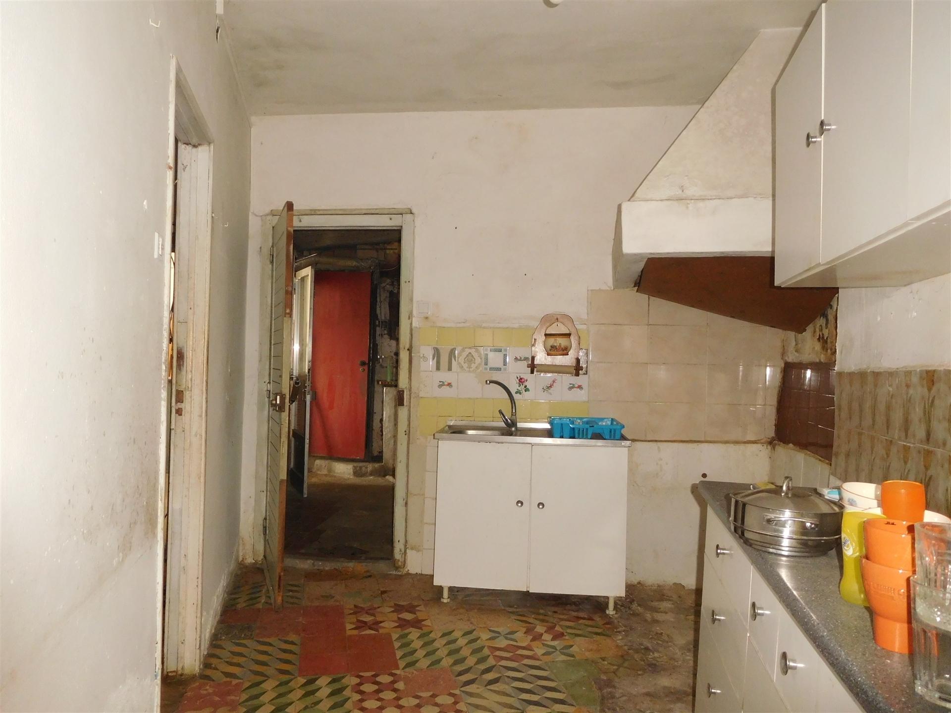 Moradia T3 / Restaurar / Marrazes / Leiria