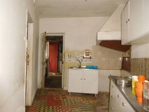 Moradia T3 / Restaurar / Marrazes / Leiria