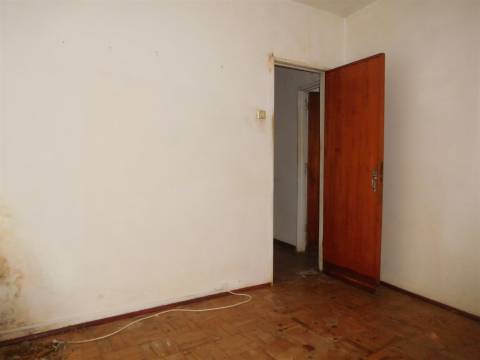 Moradia T3 / Restaurar / Marrazes / Leiria