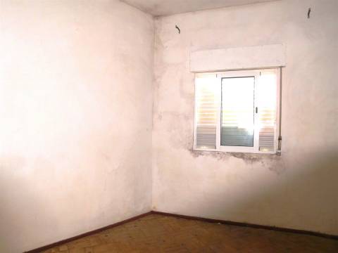 Moradia T3 / Restaurar / Marrazes / Leiria