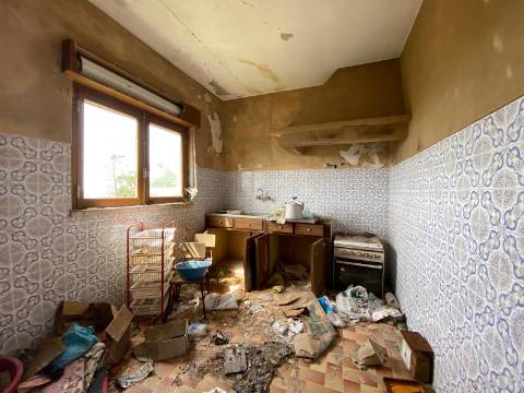 Moradia T3+1 / Restaurar / Souto do Meio / Caranguejeira