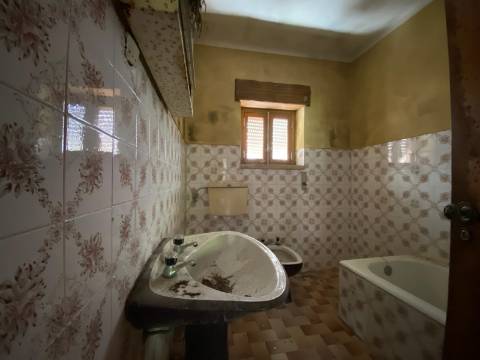 Moradia T3+1 / Restaurar / Souto do Meio / Caranguejeira