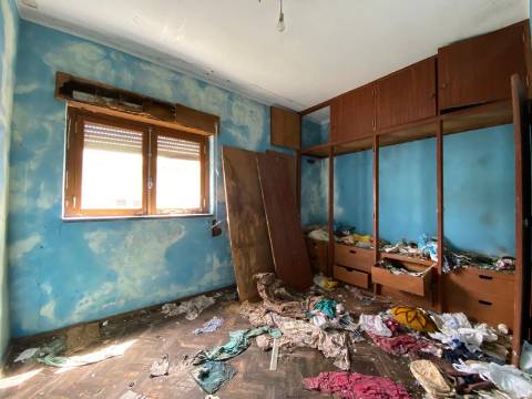 Moradia T3+1 / Restaurar / Souto do Meio / Caranguejeira