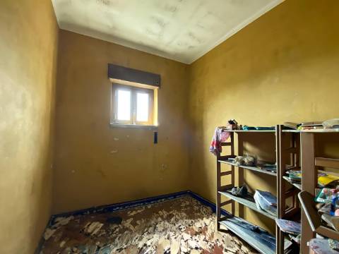 Moradia T3+1 / Restaurar / Souto do Meio / Caranguejeira