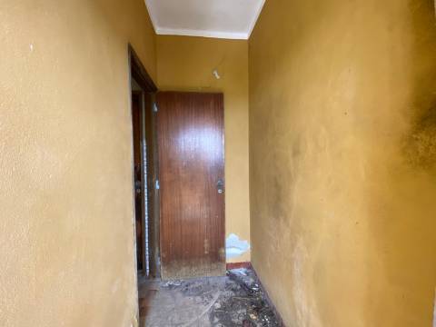 Moradia T3+1 / Restaurar / Souto do Meio / Caranguejeira