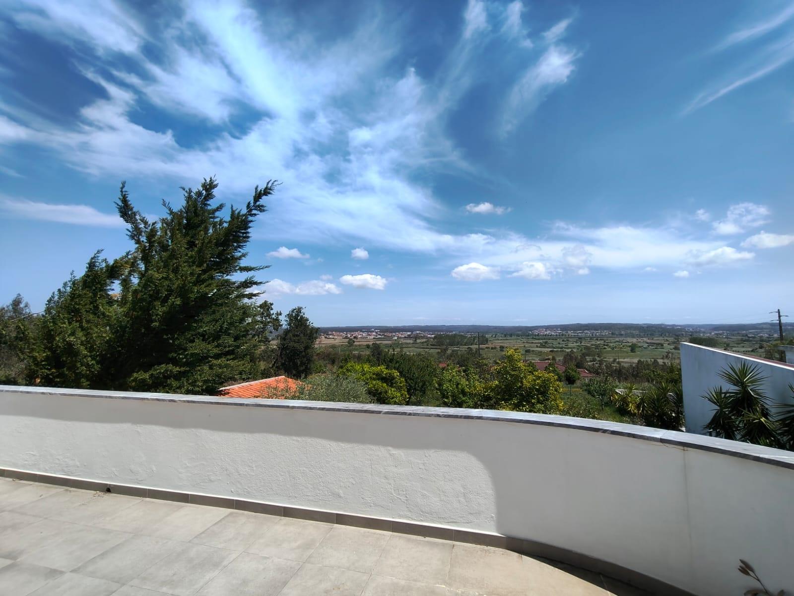 Moradia T3+3 isolada / Terreno / Poço / Carvide / Leiria