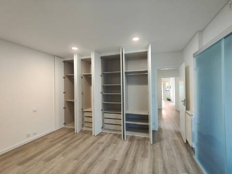 Moradia T3+3 isolada / Terreno / Poço / Carvide / Leiria