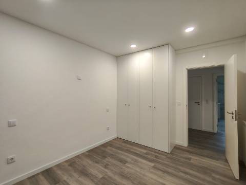 Moradia T3+3 isolada / Terreno / Poço / Carvide / Leiria