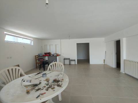 Moradia T3+3 isolada / Terreno / Poço / Carvide / Leiria