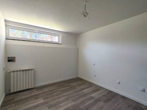 Moradia T3+3 isolada / Terreno / Poço / Carvide / Leiria