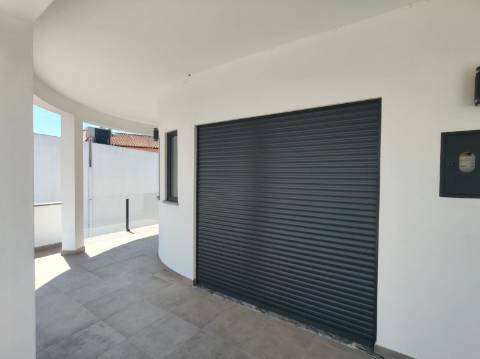 Moradia T3+3 isolada / Terreno / Poço / Carvide / Leiria