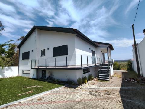 Moradia T3+3 isolada / Terreno / Poço / Carvide / Leiria
