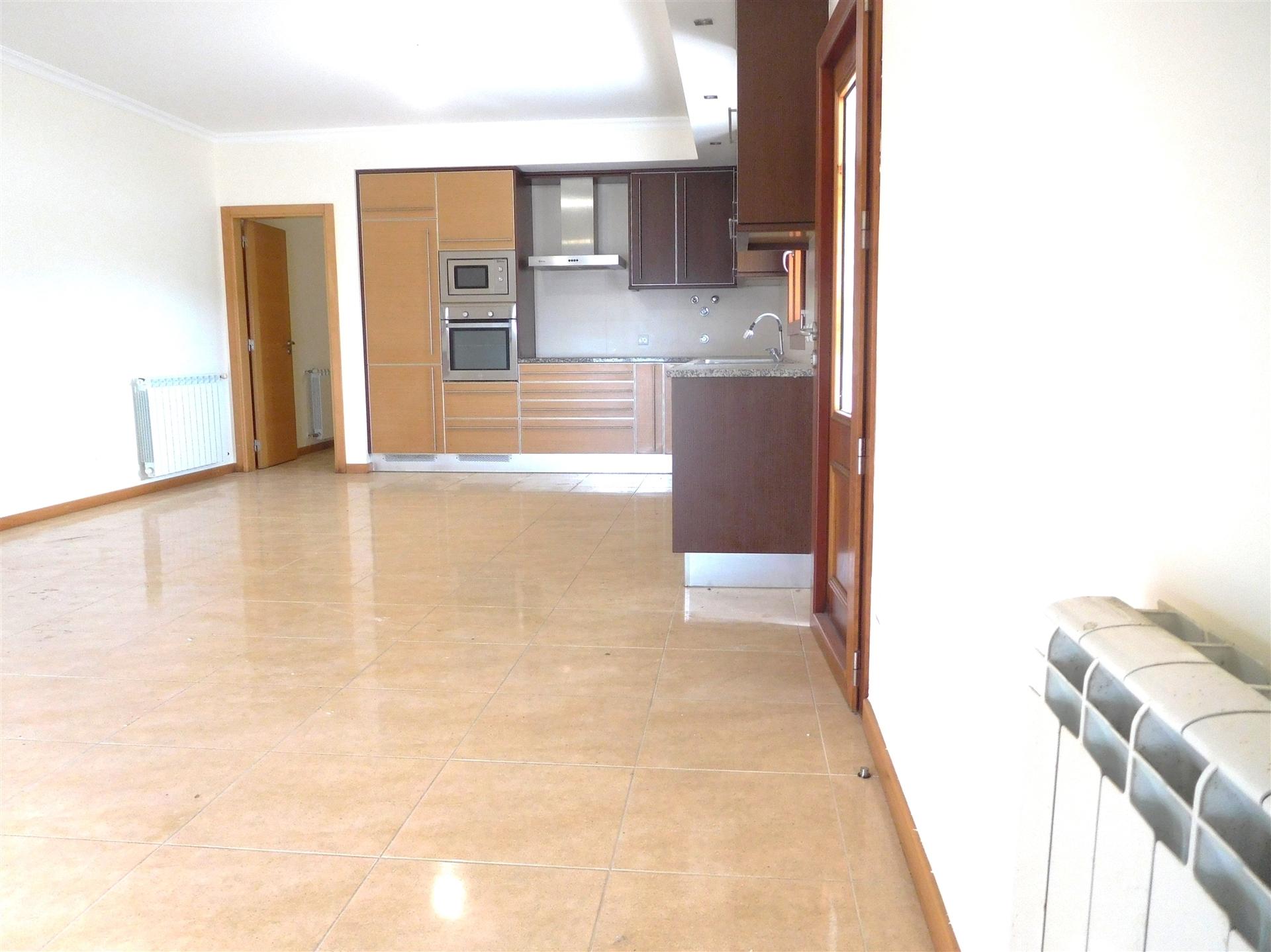 Moradia T5 / Isolada / Jardim / Garagem / Porto de Mós